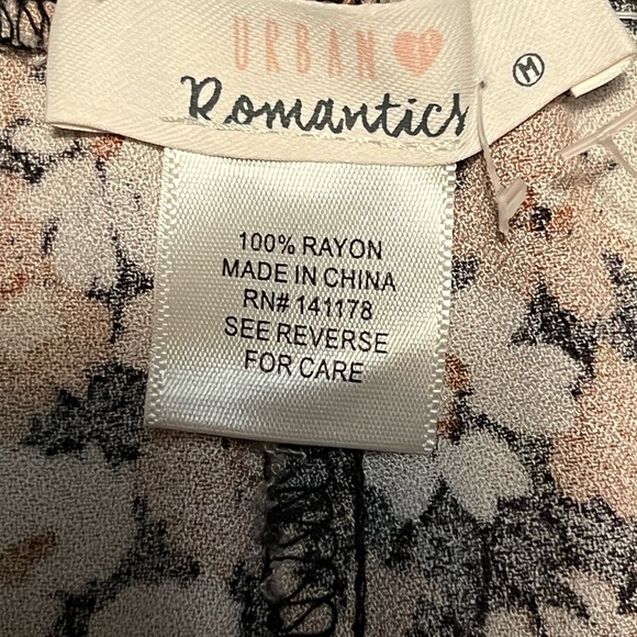 URBAN Romantics Skater Mini Skort in Ditsy Floral Print | Medium - Picture 3 of 7